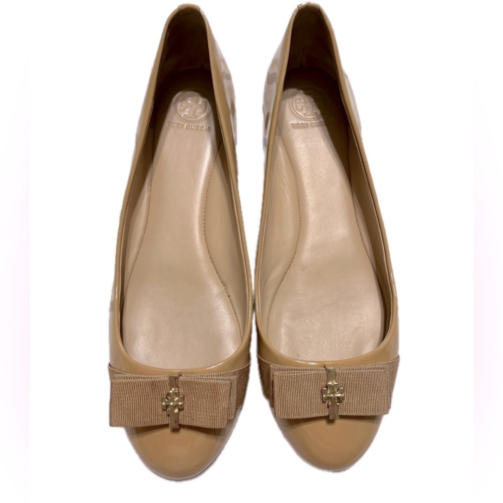 TORY BURCH ‘Trudy’ Gold Logo-Bow, Beige Patent, Ballet Flat, Sz 8.5M - Picture 5 of 11